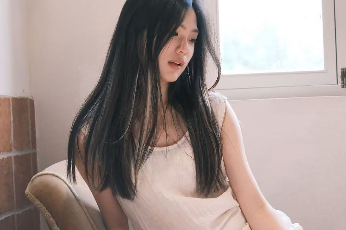 那年 · 窗边闲坐